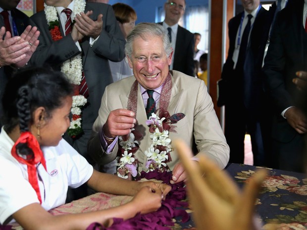 Príncipe Charles, Príncipe de Gales participa do &#39;Hokey Cokey&#39; com crianças deficientes (Foto: Agência Getty Images)