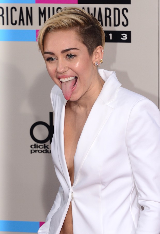 Miley Cyrus no American Music Awards em Los Angeles, nos Estados Unidos (Foto: Frederic J. Brown/ AFP)