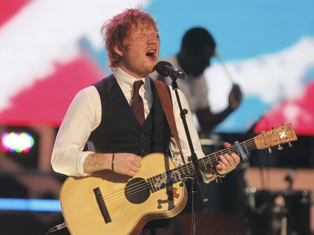 Ed Sheeran se apresenta em prêmio de música em Toronto, no Canadá (Foto: Fred Thornhill/ Reuters)