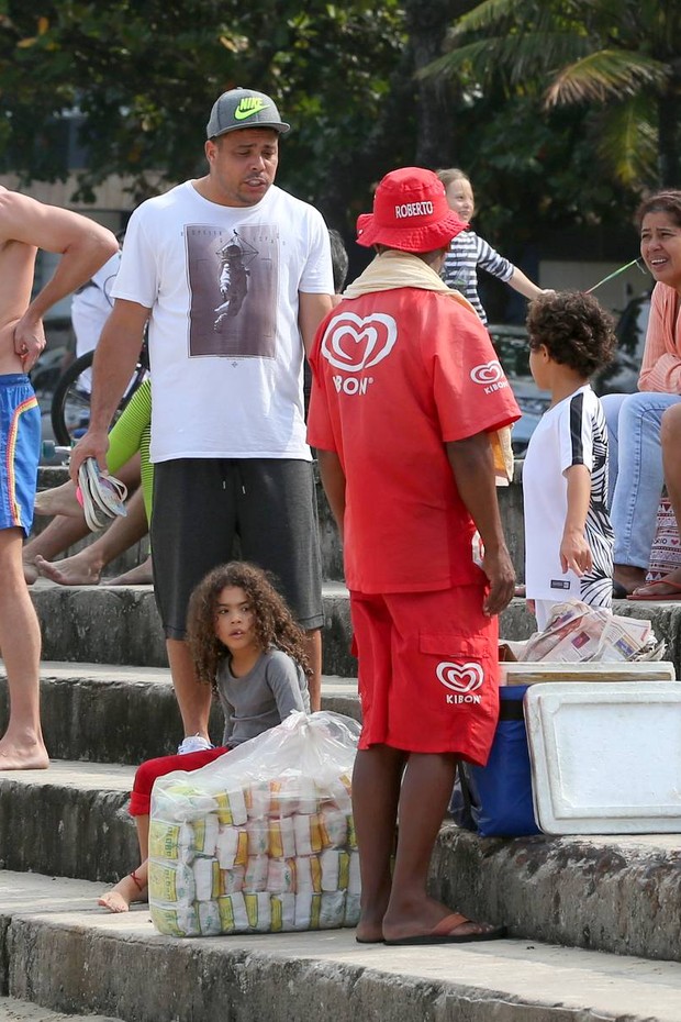 Ronaldo e Celina Locks (Foto: Delson Silva / Agnews)