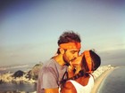 Ricardo Pereira e Francisca Pinto se beijam com bela paisagem ao fundo