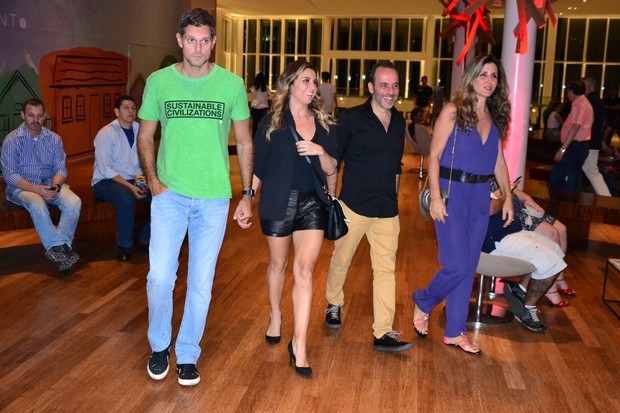 Leonardo Nogueira, Giovanna Antonelli e amigos (Foto: Webert Belicio/Brazil News)