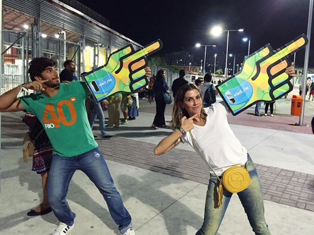 Hugo Moura e Deborah Secco no Estádio do Engenhão, na Zona Norte do Rio (Foto: Instagram/ Reprodução)