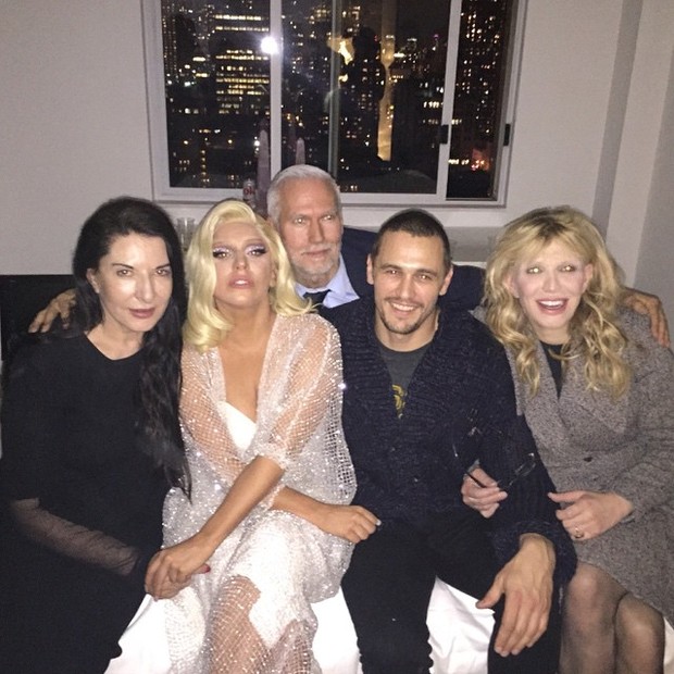 Marina Abramović, Lady Gaga, Klaus Biesenbach, James Franco e Courtney Love em festa em Nova York, nos Estados Unidos (Foto: Instagram/ Reprodução)