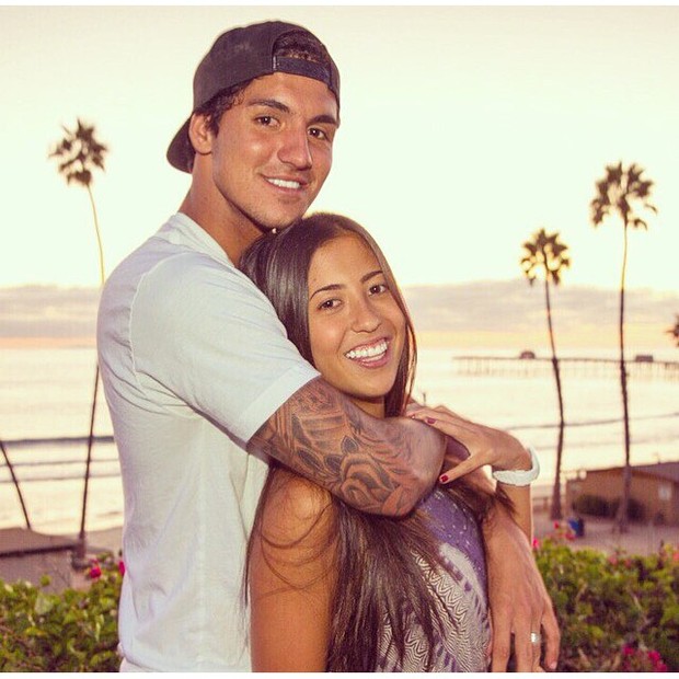 Gabriel Medina com a namorada, Tayna Hanada (Foto: Reprodução/ Instagram)