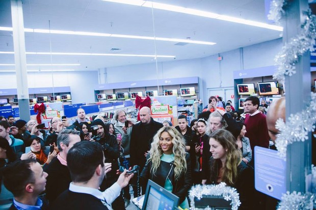 Beyoncé no Walmart (Foto: Reprodução do Facebook)