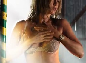 Jennifer Aniston em cena do filme 'We’re The Millers' (Foto: Reprodução)