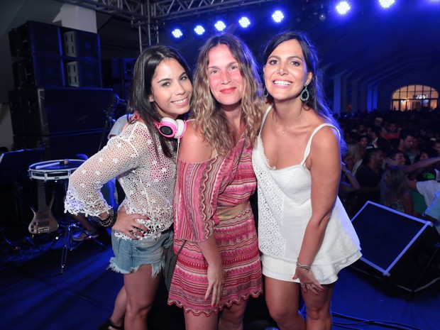 DJ Helen Sancho, Vanessa Loes e Carol Sampaio em festa na Zona Sul do Rio (Foto: Reginaldo Teixeira/ Divulgação)