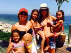 Paula Morais curte piscina com filhas e mãe de Ronaldo