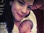 Liv Tyler posta foto com filha recém-nascida em rede social