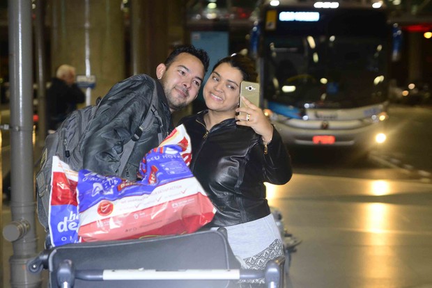 Preta Gil desembarca no aeroporto em retorno de Lua de Mel (Foto: Leo franco / AgNews)