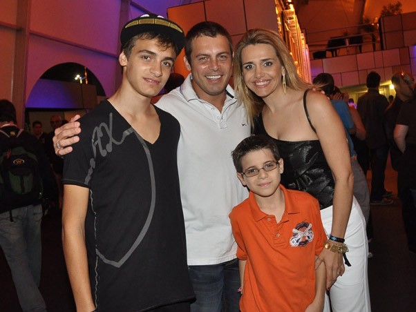 Luigi Baricelli com a família no Rock in Rio (Foto: Marcos Serra Lima / EGO)