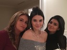 Caitlyn Jenner posa com as filhas Kendall Jenner e Kylie Jenner