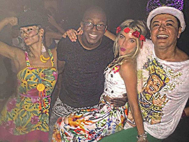 Carolin Dieckmann, Mumuzinho, Monique Alfradique e David Brazil em festa no Rio (Foto: Instagram/ Reprodução)