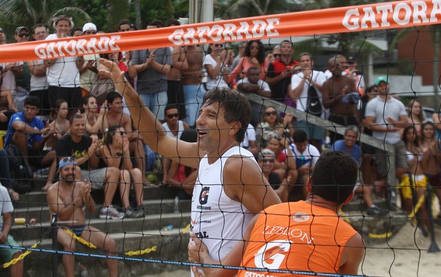 Renato Gaúcho joga vôlei de praia (Foto: Divulgação Gatorade)