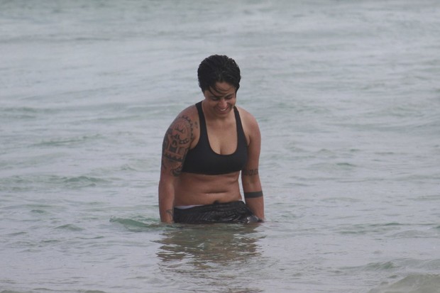 Thammy Miranda na praia (Foto: Dilson Silva  / Agnews)
