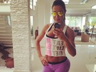Gracyanne Barbosa exibe músculos em roupa de academia