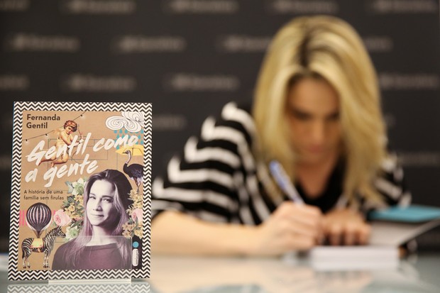 Fernanda Gentil lança seu livro  (Foto: Manuela Scarpa/Brazil News)