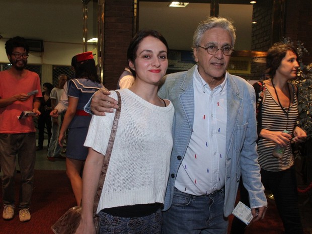 Caetano Veloso com a namorada em show na Zona Sul do Rio (Foto: Foto Rio News)