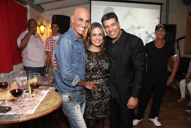 Amin Khader com Maurício Mattar e a namorada, Bianca Assumpção, em restaurante na Zona Oeste do Rio (Foto: Thyago Andrade/ Foto Rio News)