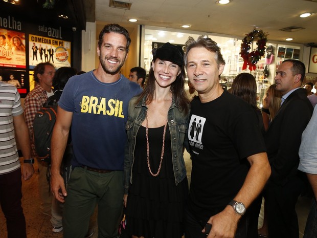 Carlos Bonow mulher, Keila Kerber, e Nelson Freitas em estreia de peça no Rio (Foto: Felipe Panfili/ Ag. News)
