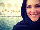 Ana Hickmann visita mesquita em Dubai