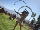Laura Keller capricha no look sexy para curtir o festival Coachella