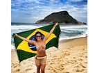 Kamilla Salgado posa de biquíni com bandeira do Brasil: 'Rumo ao hexa'
