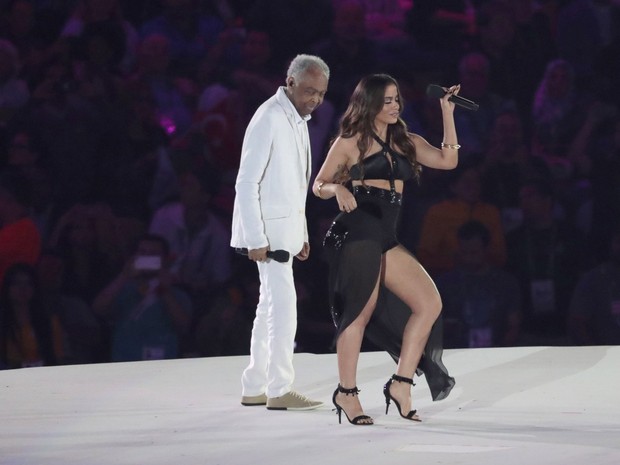 Anitta e Gilberto Gil cantam na abertura da Olimpíada no Maracanã (Foto: Ag. News)