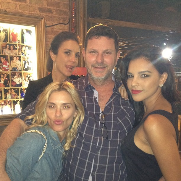 Carolina Dieckmann, Ivete Sangalo, Dito e Mariana Rios em restaurante no Rio (Foto: Instagram/ Reprodução)
