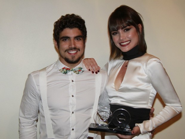 Caio Castro e Maria Casadevall em prêmio no Rio (Foto: Isac Luz/ EGO)