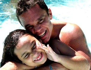Netinho com a filha Bruna (Foto: reprodução/facebook)