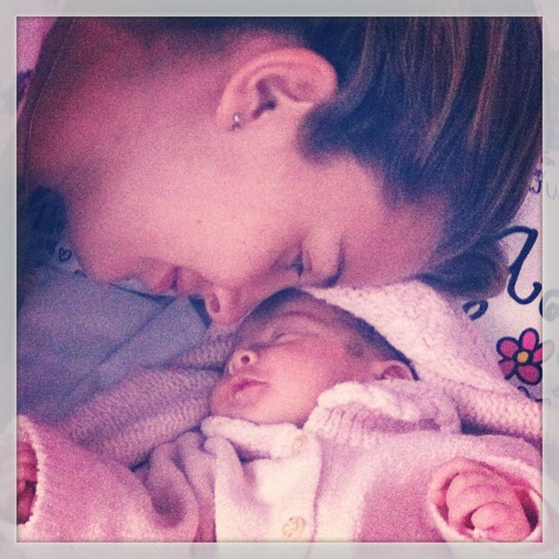 Debby Lagranha posta foto com a filha (Foto: Instagram / Reprodução)