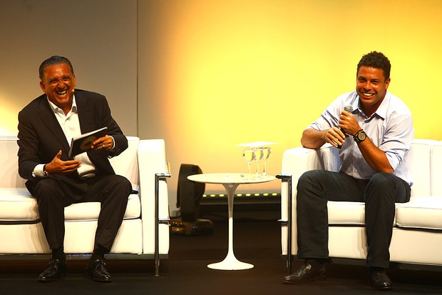 Galvão Bueno e Ronaldo em evento em São Paulo (Foto: Iwi Onodera / EGO)