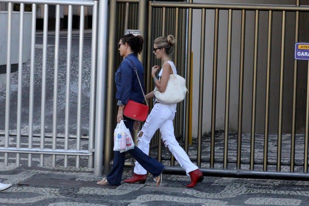 Yasmin e Luiza Brunet passeiam em Ipanema (Foto: JC Pereira / AgNews)