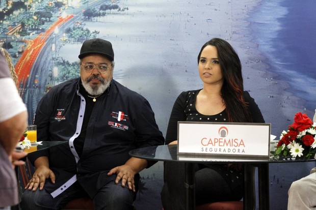 Jorge Aragão e Perla (Foto: Marcos Ferreira / photo rio news)