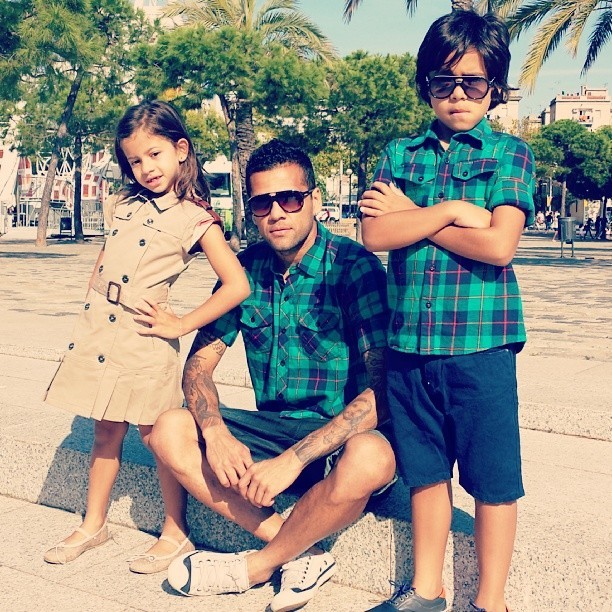 Daniel Alves e filhos (Foto: Instagram / Reprodução)