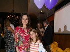 Gabriela Duarte leva filha a inauguração de clínica em São Paulo