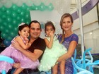 Luciano Camargo comemora aniversário das filhas em São Paulo
