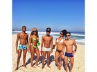 Ludmilla curte dia de folga com os amigos em praia do Rio
