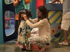 Giovanna Antonelli brinca com as filhas em shopping