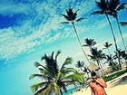 Thiago Martins aparece sem camisa em praia de Punta Cana