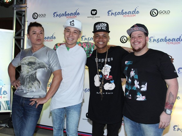 David Brazil, MC Gui, MC Duduzinho e Ferrugem em festa no Rio (Foto: Alex Palarea/ Ag. News)