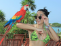 Jacqueline Sato curte férias com o namorado em Cancun