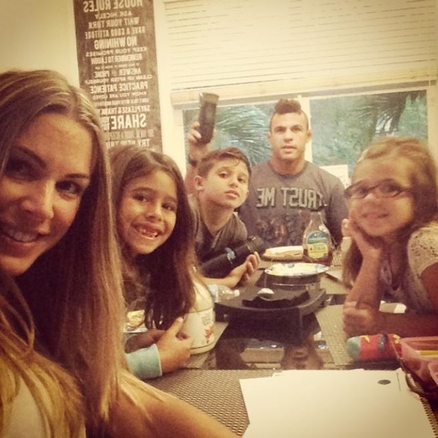 Joana Prado mostra o café da manhã em família (Foto: Reprodução/ Instagram)