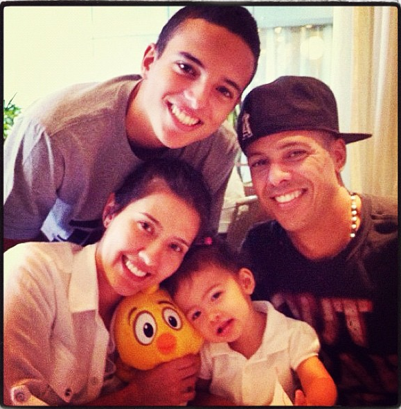 Leandro Sapucahy com a família (Foto: reprodução/reprodução)
