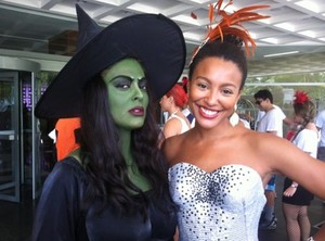 Juliana Paes e Sharon Menezzes (Foto: Reprodução / Twitter)