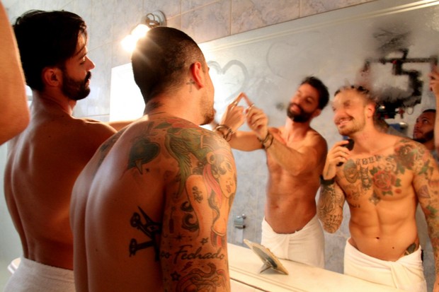 Felipe Titto interpreta homossexual em clipe (Foto: CLEOMIR TAVARES / Divulgação)