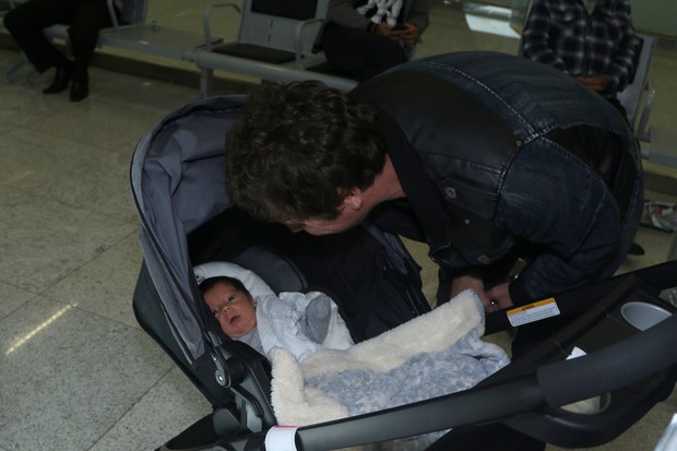 Hudson com o filho (Foto: Thiago Duran / AgNews)