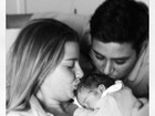 Debby Lagranha posa ao lado da filha e do marido: 'Felicidade completa'